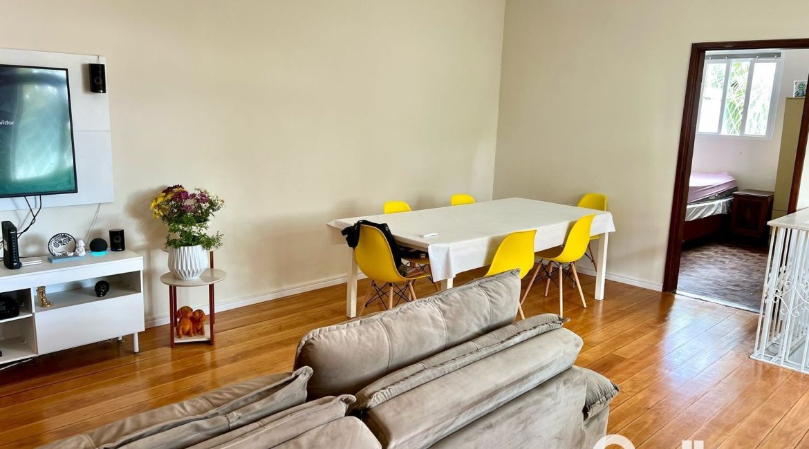 Casa à venda com 285m², 3 dormitórios, 2 vagas, no bairro Nonoai em Porto Alegre