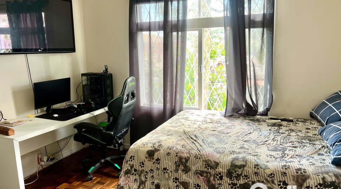 Casa à venda com 285m², 3 dormitórios, 2 vagas, no bairro Nonoai em Porto Alegre