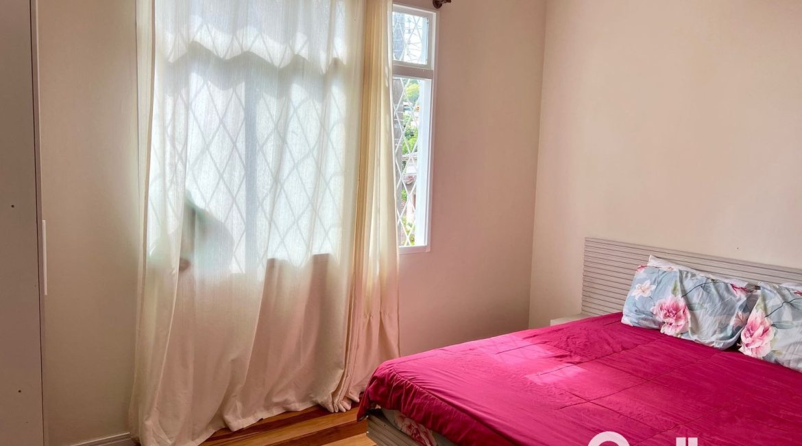 Casa à venda com 285m², 3 dormitórios, 2 vagas, no bairro Nonoai em Porto Alegre