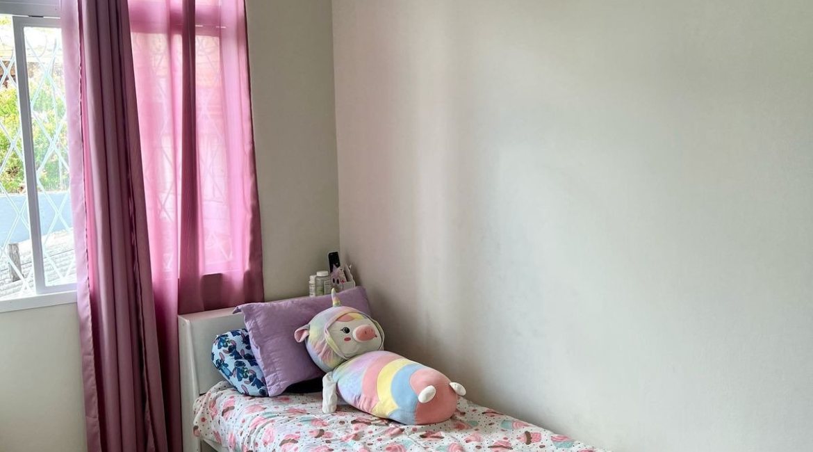 Casa à venda com 285m², 3 dormitórios, 2 vagas, no bairro Nonoai em Porto Alegre