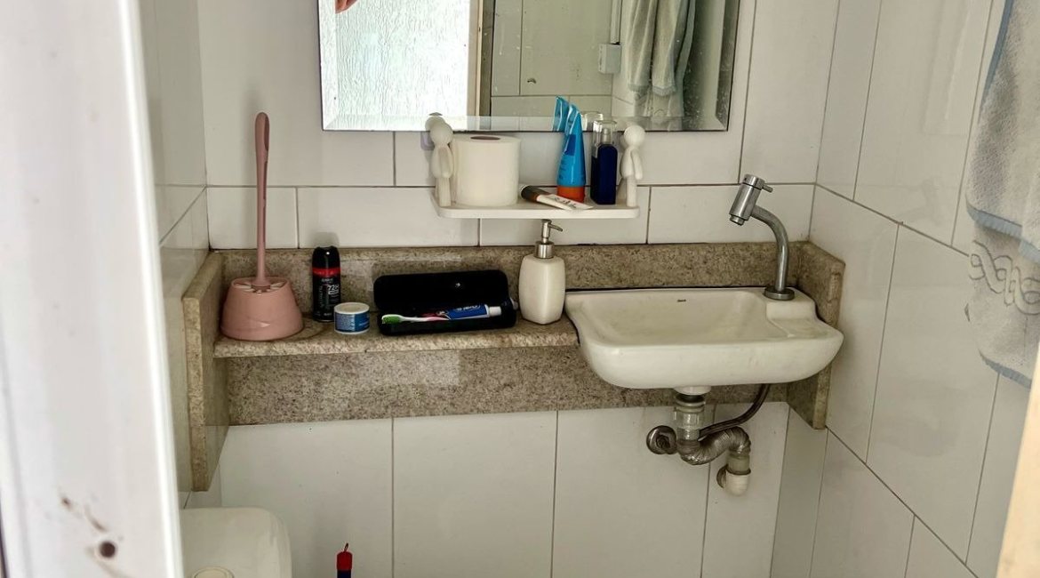 Casa à venda com 285m², 3 dormitórios, 2 vagas, no bairro Nonoai em Porto Alegre