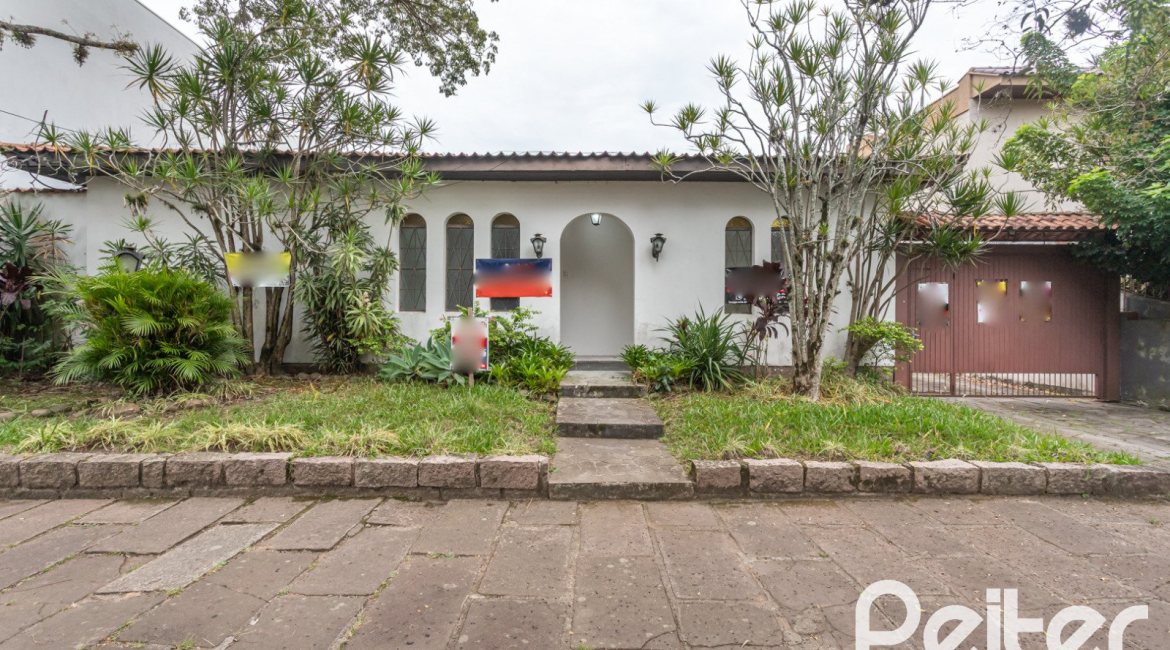 Casa à venda com 719m², 4 dormitórios, 1 suíte, 3 vagas, no bairro Vila Assunção em Porto Alegre