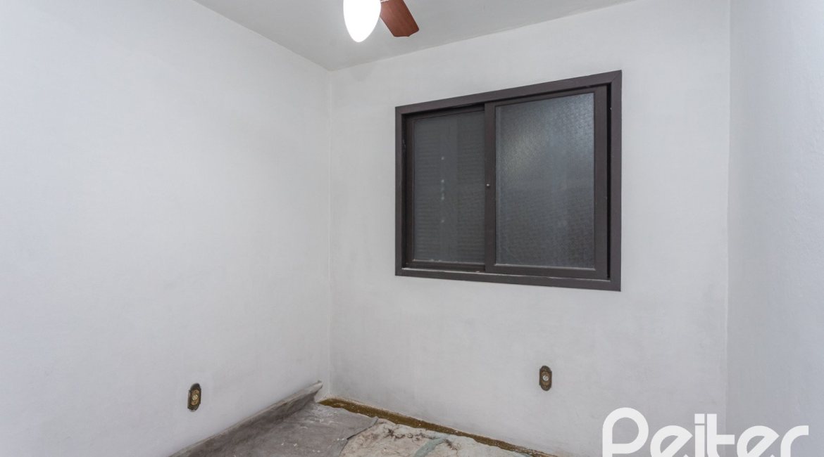 Casa à venda com 719m², 4 dormitórios, 1 suíte, 3 vagas, no bairro Vila Assunção em Porto Alegre