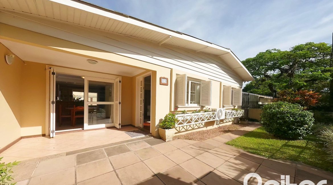 Casa à venda com 102m², 2 dormitórios, 2 suítes, 1 vaga, no bairro Ipanema em Porto Alegre