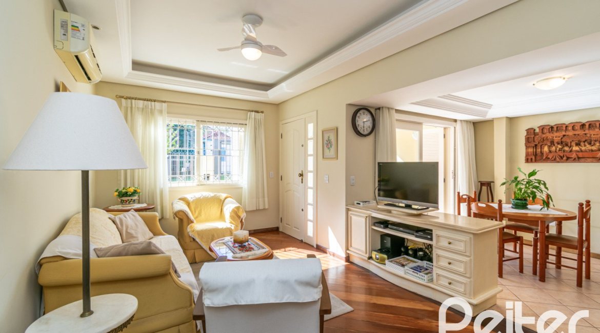 Casa à venda com 102m², 2 dormitórios, 2 suítes, 1 vaga, no bairro Ipanema em Porto Alegre