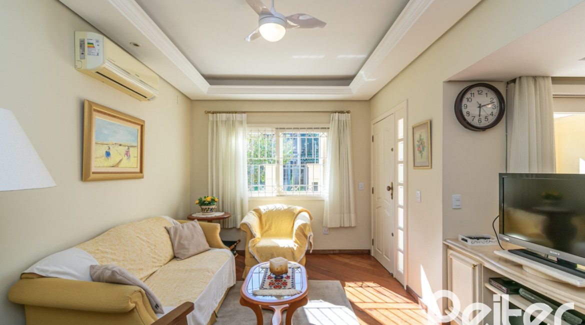 Casa à venda com 102m², 2 dormitórios, 2 suítes, 1 vaga, no bairro Ipanema em Porto Alegre