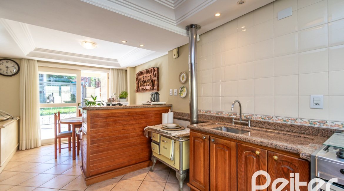 Casa à venda com 102m², 2 dormitórios, 2 suítes, 1 vaga, no bairro Ipanema em Porto Alegre