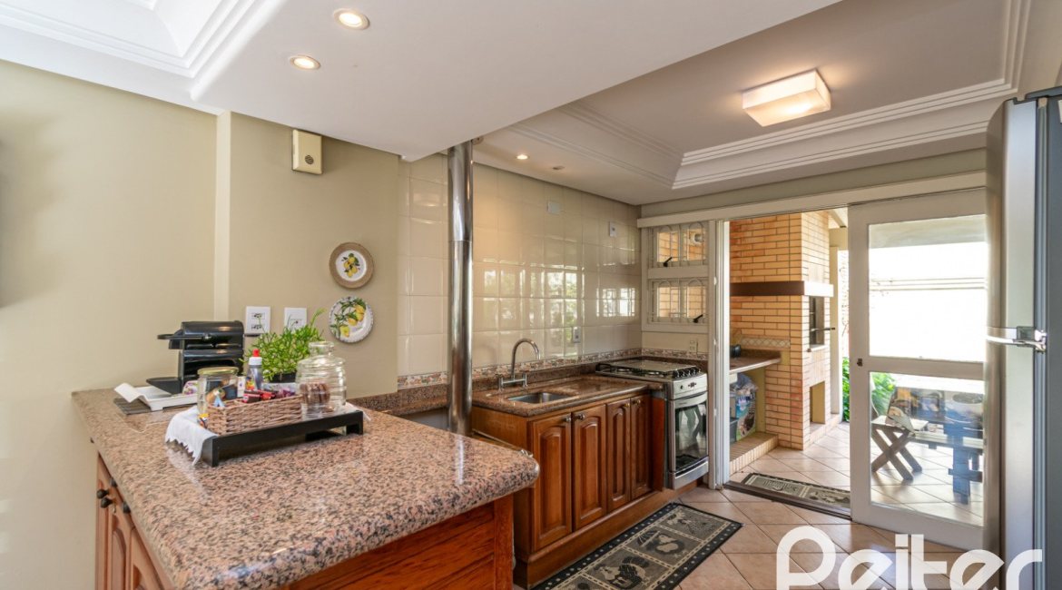 Casa à venda com 102m², 2 dormitórios, 2 suítes, 1 vaga, no bairro Ipanema em Porto Alegre