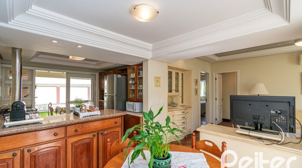 Casa à venda com 102m², 2 dormitórios, 2 suítes, 1 vaga, no bairro Ipanema em Porto Alegre