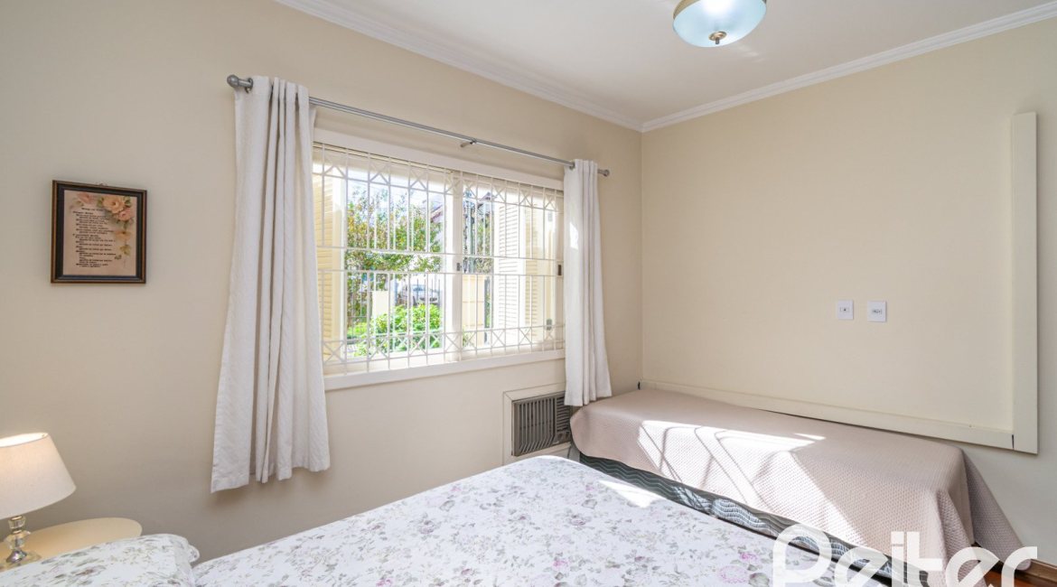 Casa à venda com 102m², 2 dormitórios, 2 suítes, 1 vaga, no bairro Ipanema em Porto Alegre