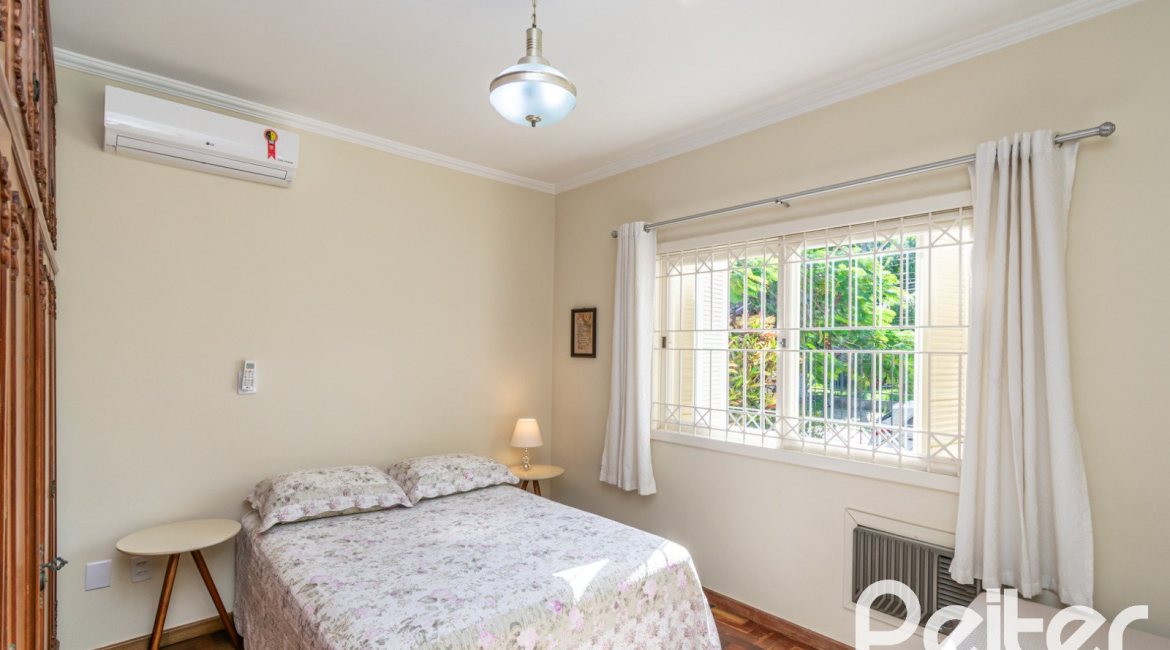 Casa à venda com 102m², 2 dormitórios, 2 suítes, 1 vaga, no bairro Ipanema em Porto Alegre