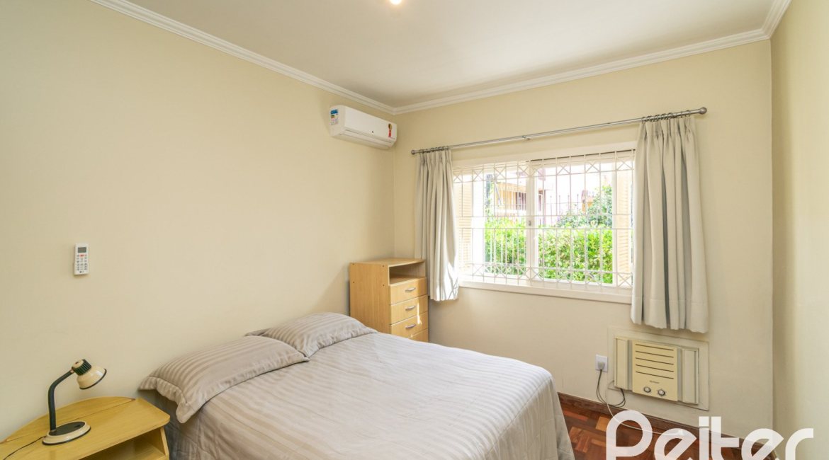 Casa à venda com 102m², 2 dormitórios, 2 suítes, 1 vaga, no bairro Ipanema em Porto Alegre