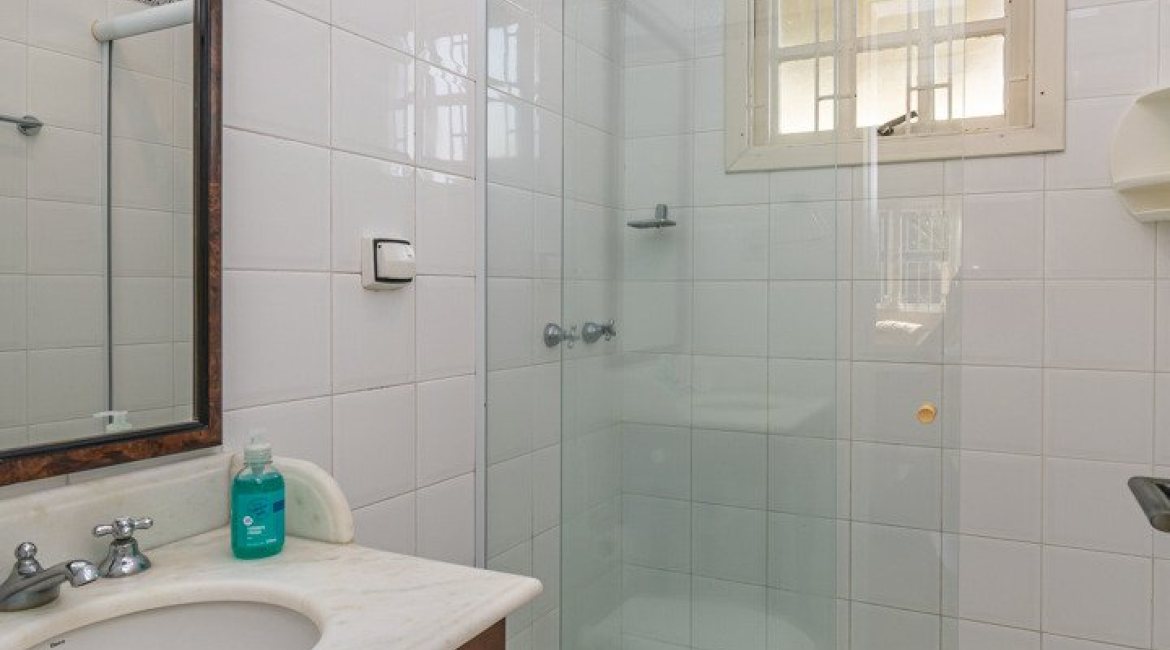 Casa à venda com 102m², 2 dormitórios, 2 suítes, 1 vaga, no bairro Ipanema em Porto Alegre