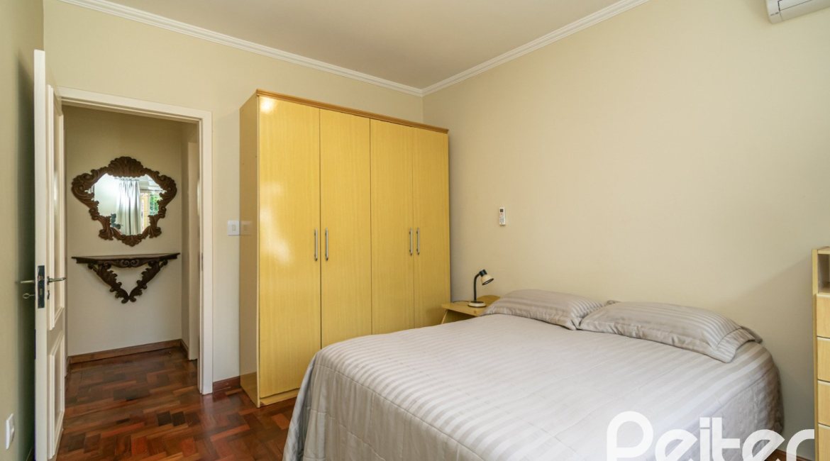Casa à venda com 102m², 2 dormitórios, 2 suítes, 1 vaga, no bairro Ipanema em Porto Alegre