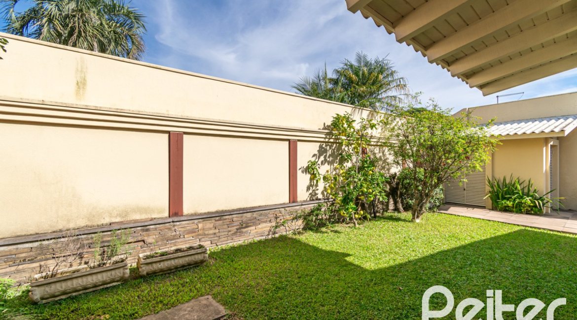 Casa à venda com 102m², 2 dormitórios, 2 suítes, 1 vaga, no bairro Ipanema em Porto Alegre