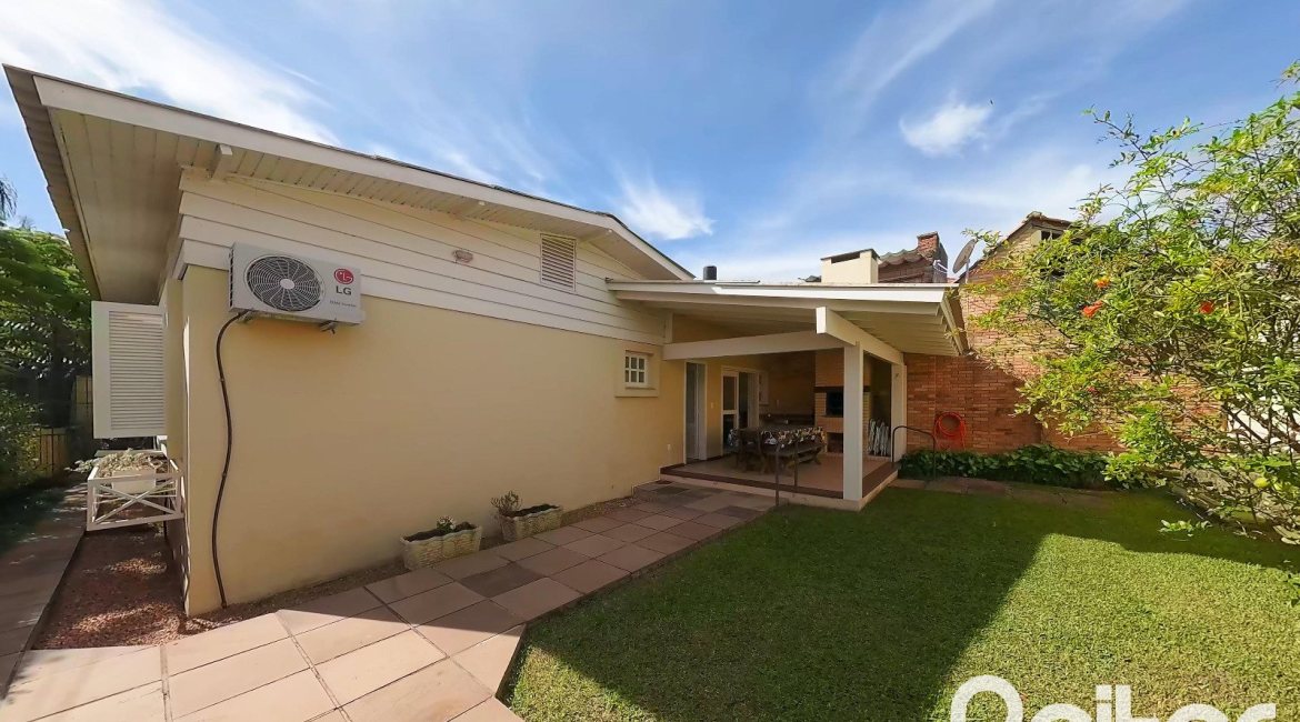 Casa à venda com 102m², 2 dormitórios, 2 suítes, 1 vaga, no bairro Ipanema em Porto Alegre