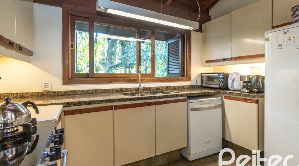 Casa em Condomínio à venda com 282m², 3 dormitórios, 1 suíte, 3 vagas, no bairro Cavalhada em PORTO ALEGRE