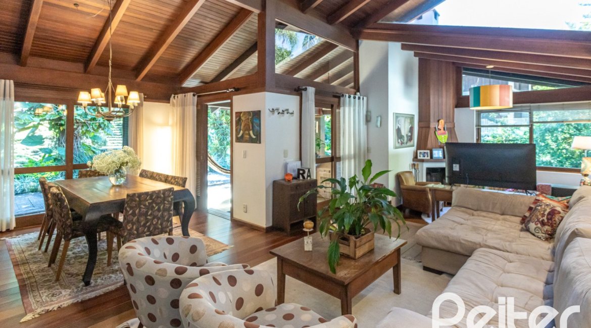 Casa em Condomínio à venda com 282m², 3 dormitórios, 1 suíte, 3 vagas, no bairro Cavalhada em PORTO ALEGRE