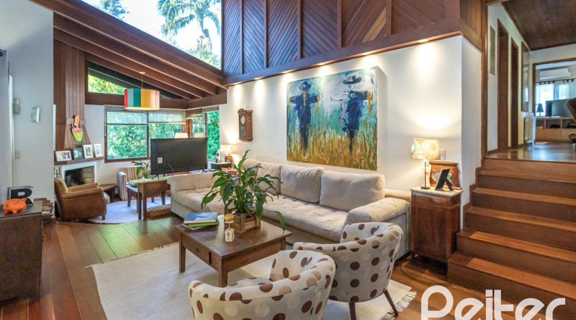 Casa em Condomínio à venda com 282m², 3 dormitórios, 1 suíte, 3 vagas, no bairro Cavalhada em PORTO ALEGRE