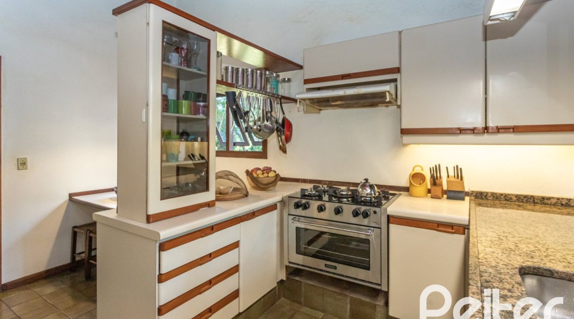 Casa em Condomínio à venda com 282m², 3 dormitórios, 1 suíte, 3 vagas, no bairro Cavalhada em PORTO ALEGRE