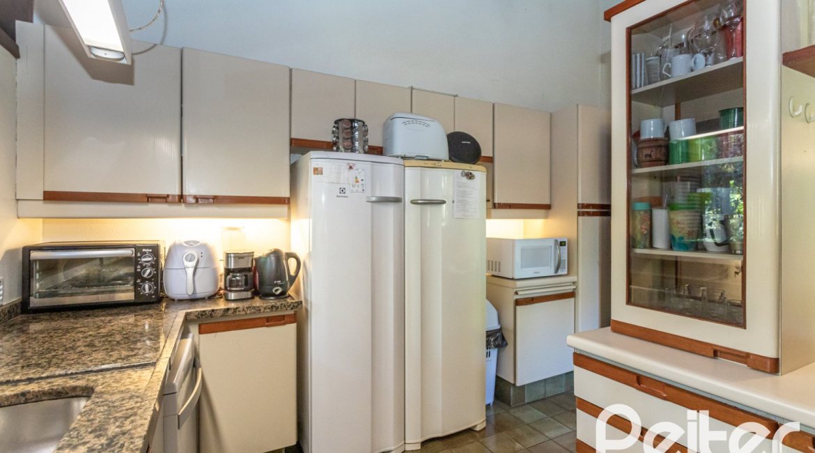 Casa em Condomínio à venda com 282m², 3 dormitórios, 1 suíte, 3 vagas, no bairro Cavalhada em PORTO ALEGRE