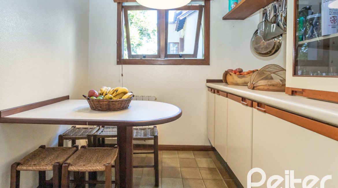 Casa em Condomínio à venda com 282m², 3 dormitórios, 1 suíte, 3 vagas, no bairro Cavalhada em PORTO ALEGRE