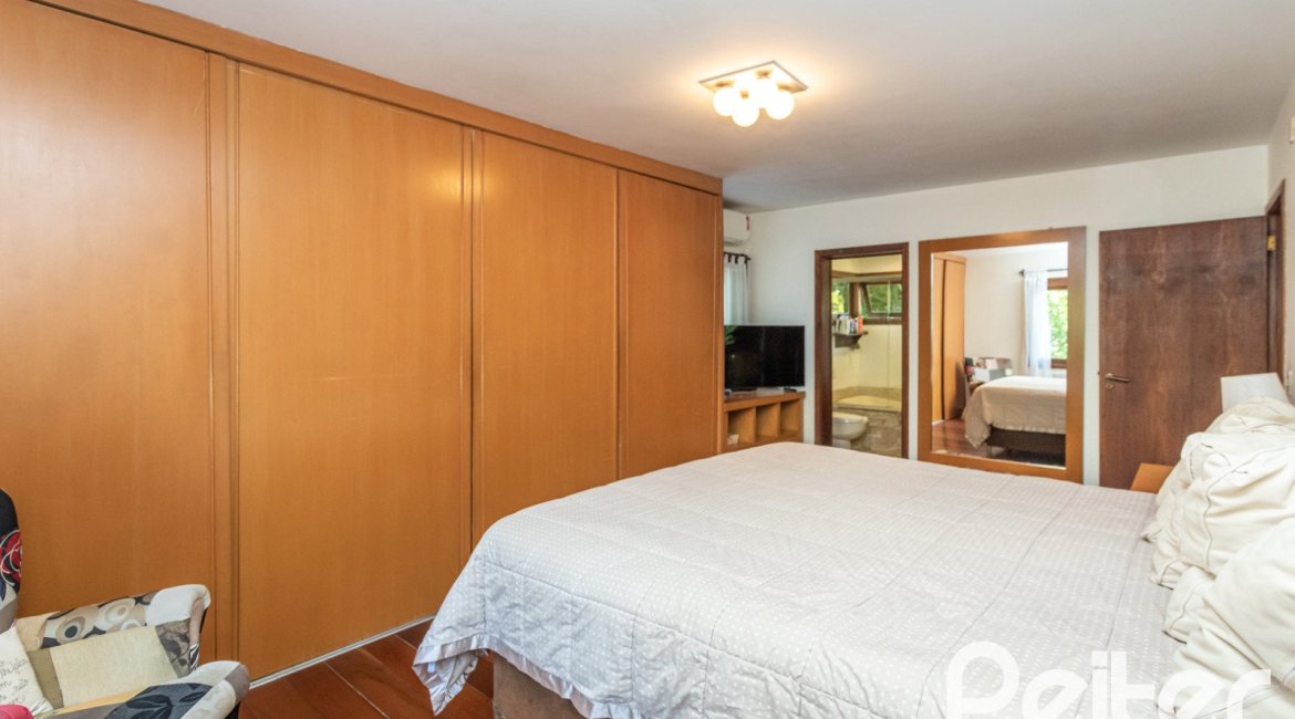 Casa em Condomínio à venda com 282m², 3 dormitórios, 1 suíte, 3 vagas, no bairro Cavalhada em PORTO ALEGRE