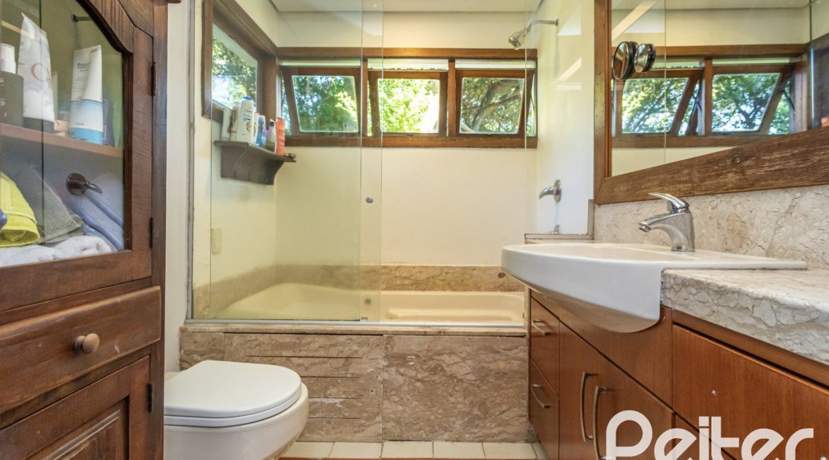 Casa em Condomínio à venda com 282m², 3 dormitórios, 1 suíte, 3 vagas, no bairro Cavalhada em PORTO ALEGRE