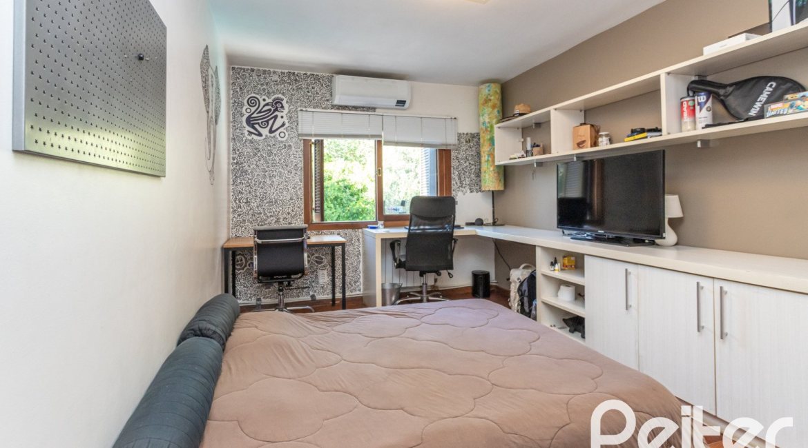 Casa em Condomínio à venda com 282m², 3 dormitórios, 1 suíte, 3 vagas, no bairro Cavalhada em PORTO ALEGRE