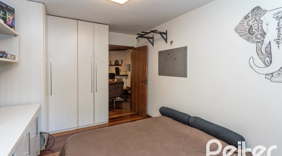 Casa em Condomínio à venda com 282m², 3 dormitórios, 1 suíte, 3 vagas, no bairro Cavalhada em PORTO ALEGRE