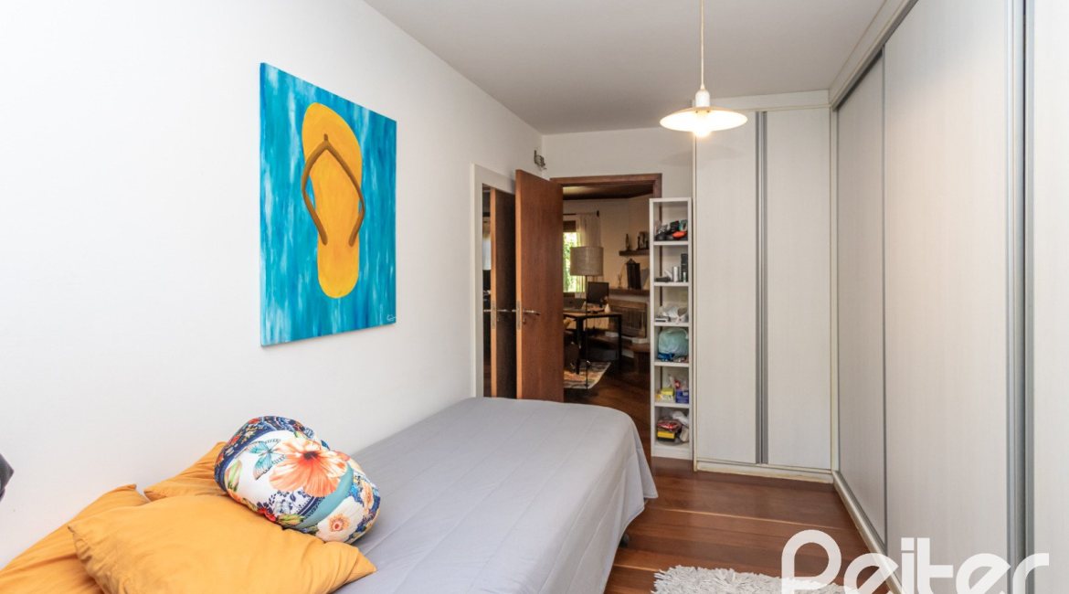 Casa em Condomínio à venda com 282m², 3 dormitórios, 1 suíte, 3 vagas, no bairro Cavalhada em PORTO ALEGRE