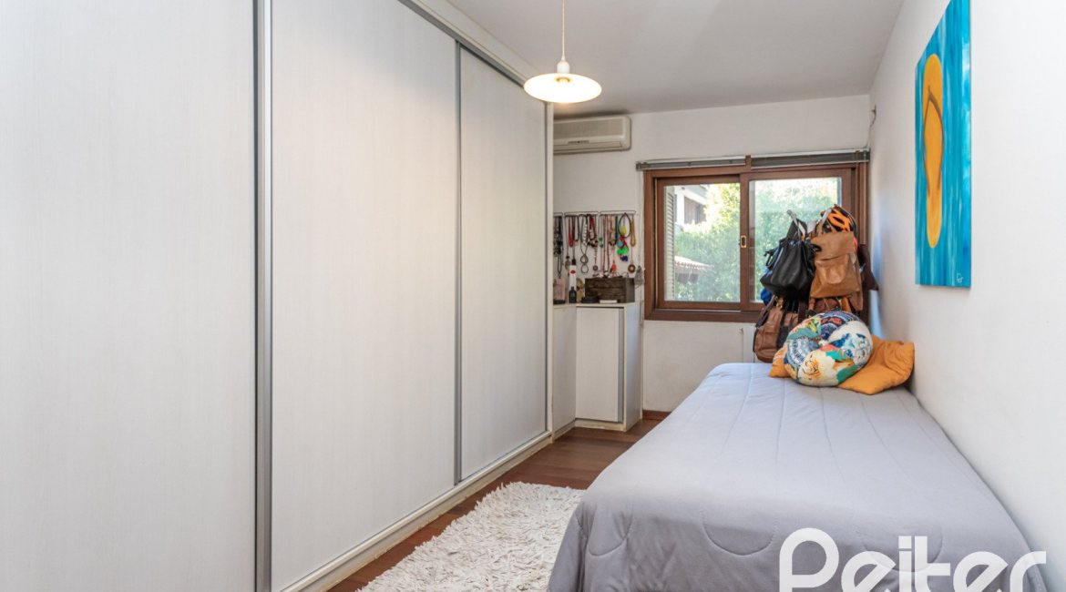 Casa em Condomínio à venda com 282m², 3 dormitórios, 1 suíte, 3 vagas, no bairro Cavalhada em PORTO ALEGRE