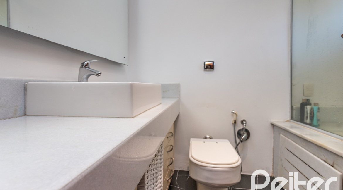 Casa em Condomínio à venda com 282m², 3 dormitórios, 1 suíte, 3 vagas, no bairro Cavalhada em PORTO ALEGRE