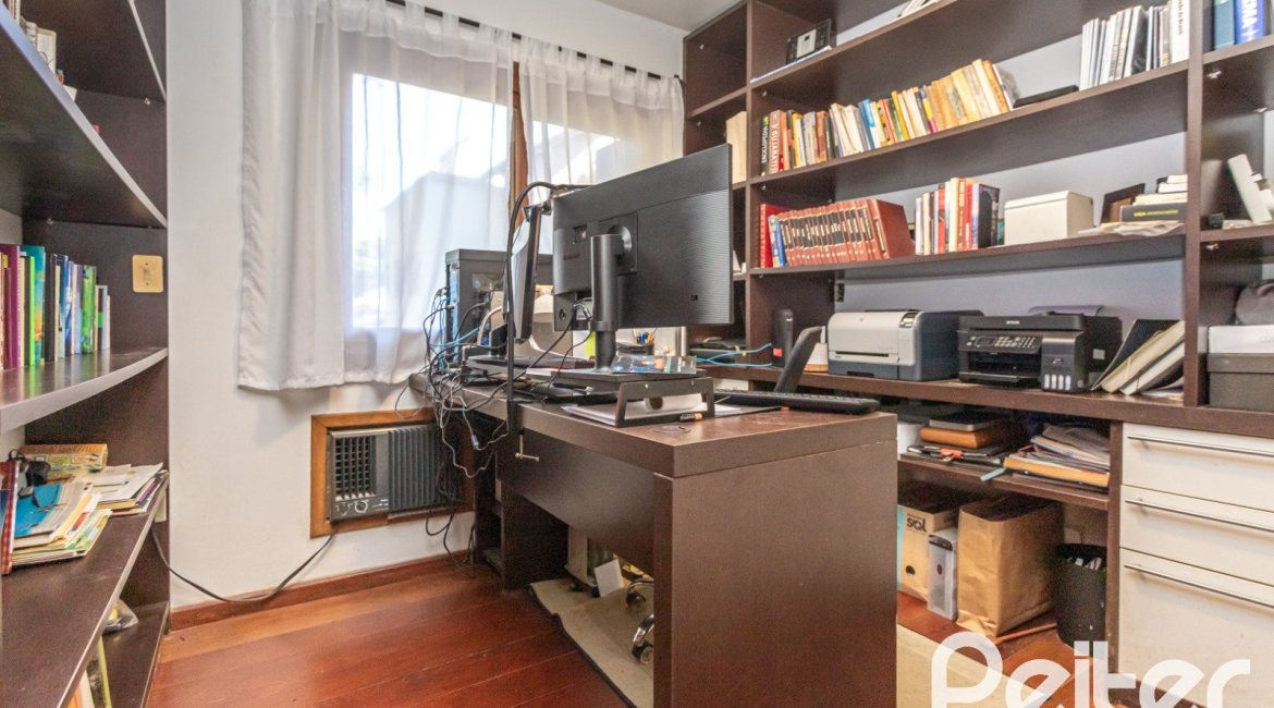 Casa em Condomínio à venda com 282m², 3 dormitórios, 1 suíte, 3 vagas, no bairro Cavalhada em PORTO ALEGRE