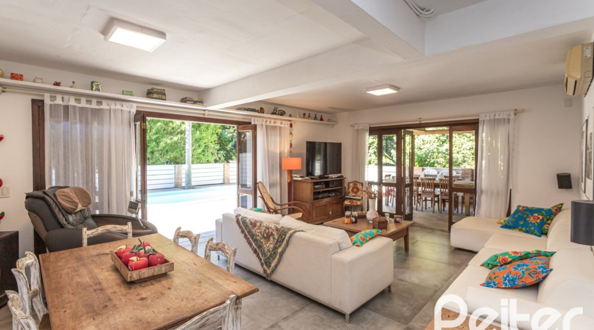 Casa em Condomínio à venda com 282m², 3 dormitórios, 1 suíte, 3 vagas, no bairro Cavalhada em PORTO ALEGRE