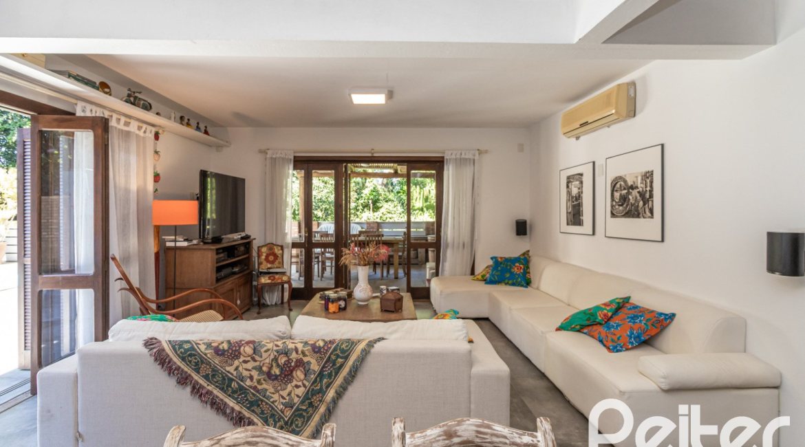 Casa em Condomínio à venda com 282m², 3 dormitórios, 1 suíte, 3 vagas, no bairro Cavalhada em PORTO ALEGRE