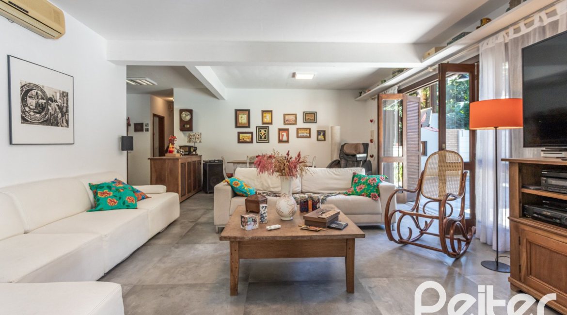 Casa em Condomínio à venda com 282m², 3 dormitórios, 1 suíte, 3 vagas, no bairro Cavalhada em PORTO ALEGRE