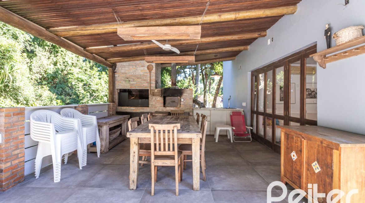 Casa em Condomínio à venda com 282m², 3 dormitórios, 1 suíte, 3 vagas, no bairro Cavalhada em PORTO ALEGRE