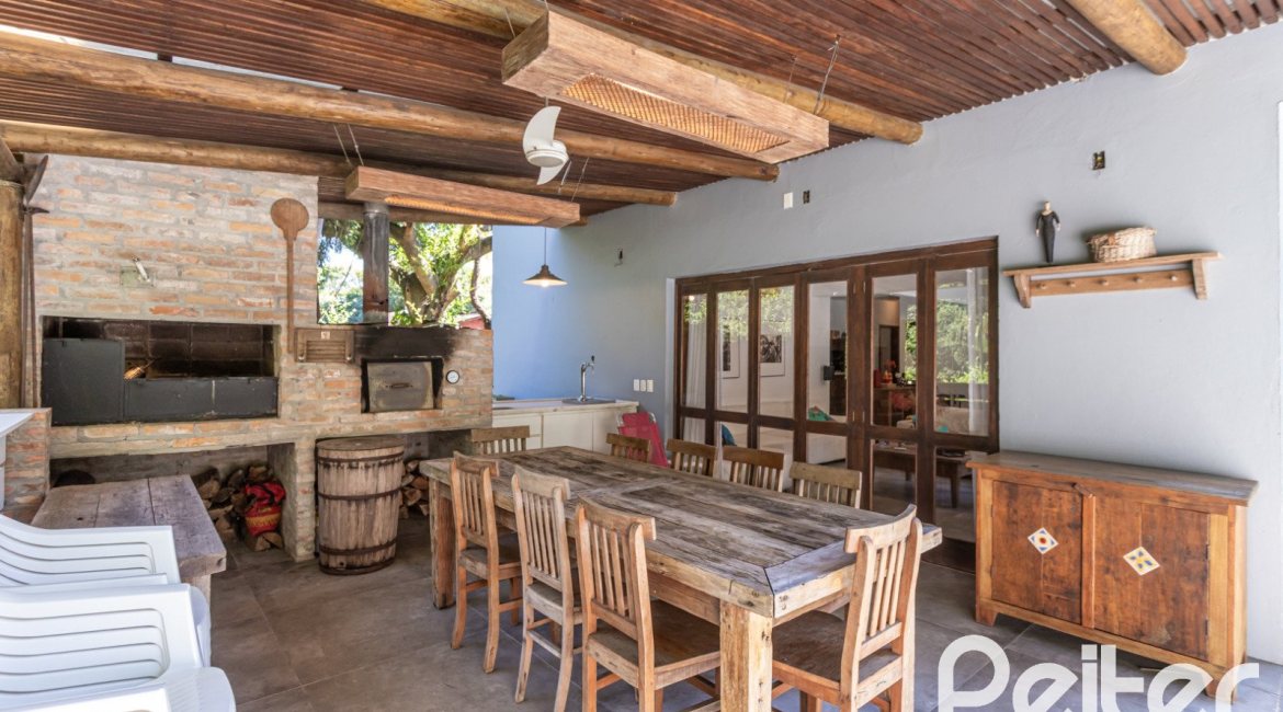 Casa em Condomínio à venda com 282m², 3 dormitórios, 1 suíte, 3 vagas, no bairro Cavalhada em PORTO ALEGRE