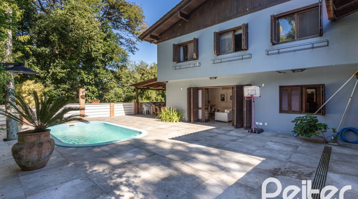 Casa em Condomínio à venda com 282m², 3 dormitórios, 1 suíte, 3 vagas, no bairro Cavalhada em PORTO ALEGRE