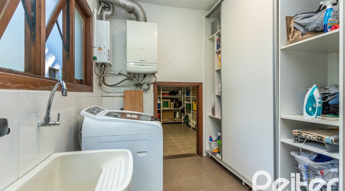 Casa em Condomínio à venda com 282m², 3 dormitórios, 1 suíte, 3 vagas, no bairro Cavalhada em PORTO ALEGRE