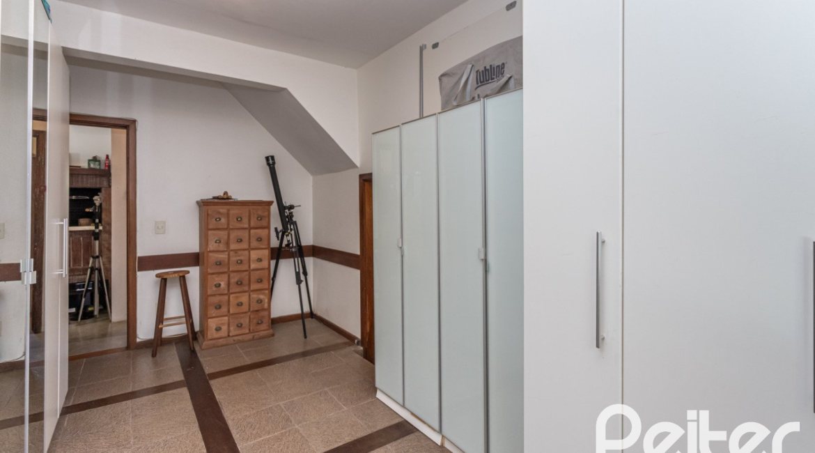 Casa em Condomínio à venda com 282m², 3 dormitórios, 1 suíte, 3 vagas, no bairro Cavalhada em PORTO ALEGRE