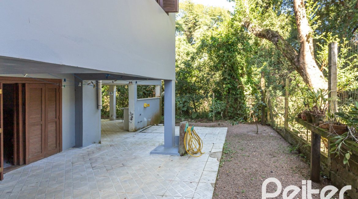 Casa em Condomínio à venda com 282m², 3 dormitórios, 1 suíte, 3 vagas, no bairro Cavalhada em PORTO ALEGRE