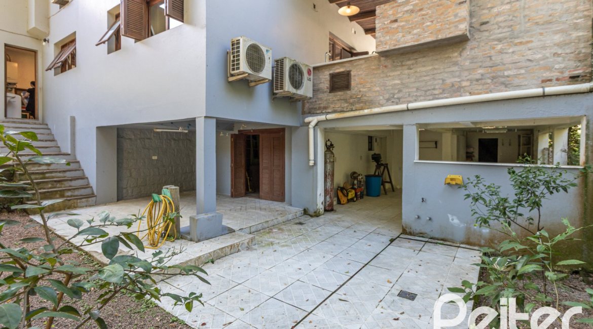 Casa em Condomínio à venda com 282m², 3 dormitórios, 1 suíte, 3 vagas, no bairro Cavalhada em PORTO ALEGRE