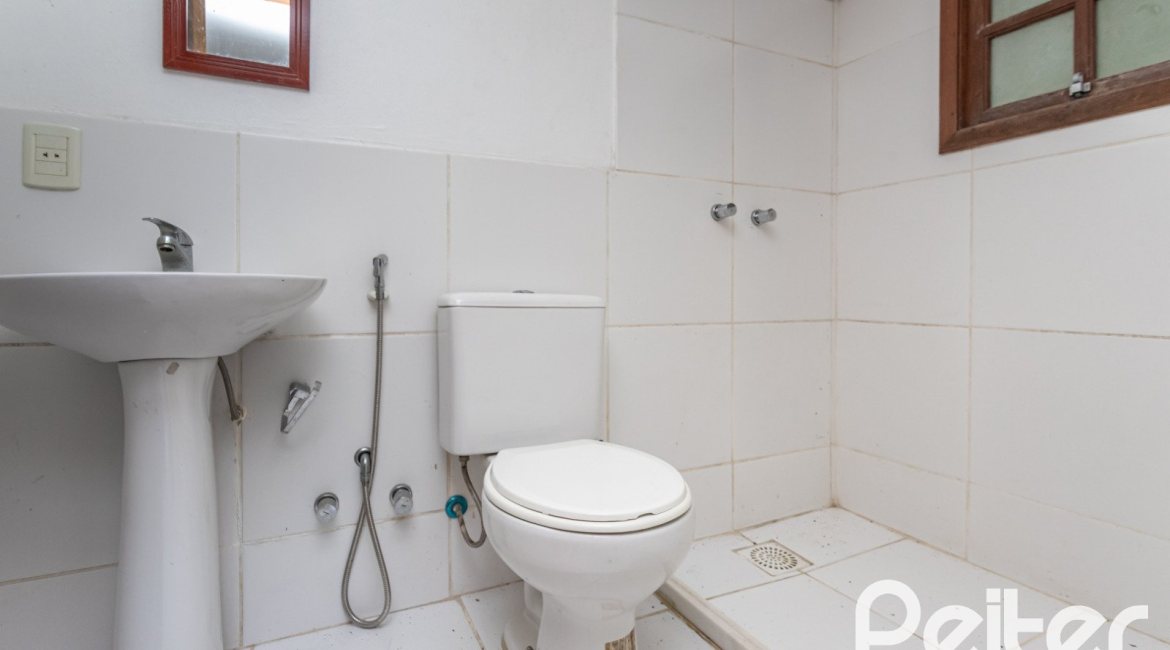 Casa em Condomínio à venda com 282m², 3 dormitórios, 1 suíte, 3 vagas, no bairro Cavalhada em PORTO ALEGRE