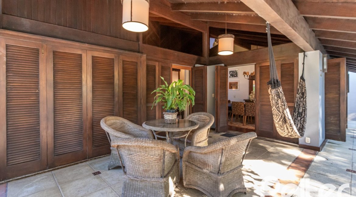 Casa em Condomínio à venda com 282m², 3 dormitórios, 1 suíte, 3 vagas, no bairro Cavalhada em PORTO ALEGRE