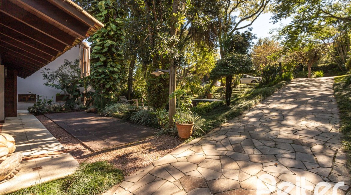 Casa em Condomínio à venda com 282m², 3 dormitórios, 1 suíte, 3 vagas, no bairro Cavalhada em PORTO ALEGRE