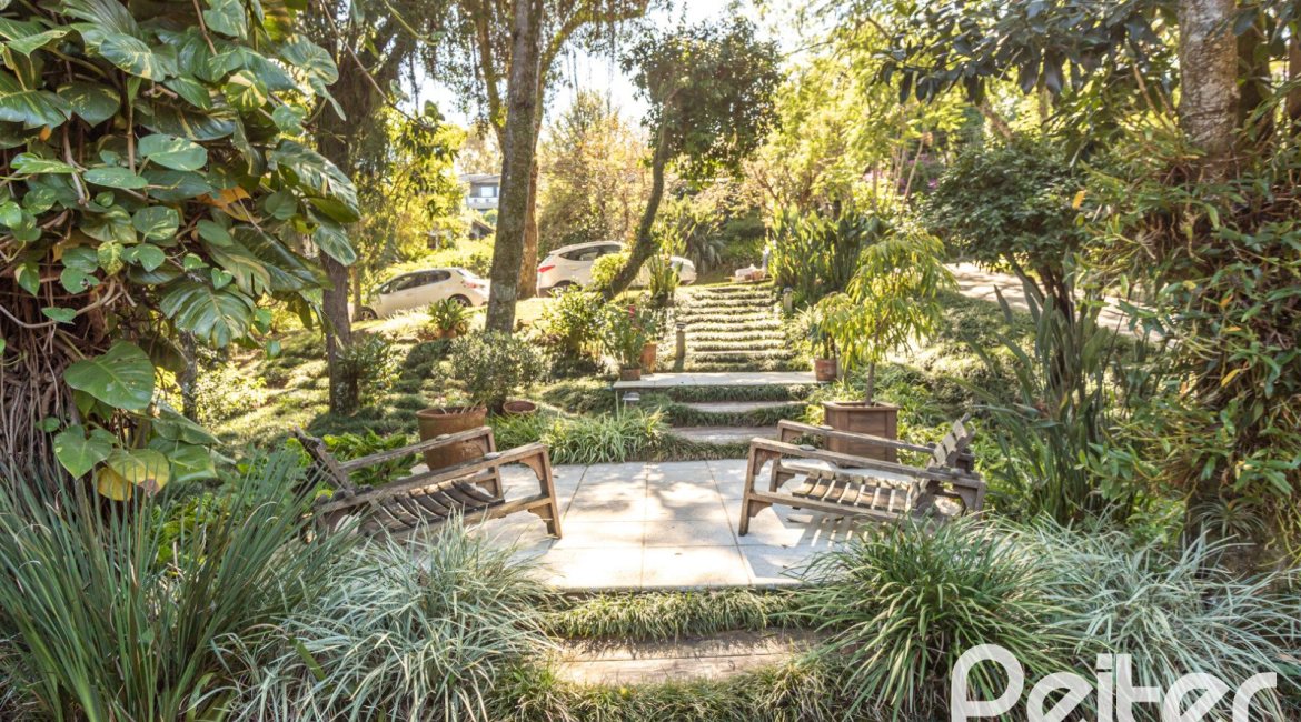 Casa em Condomínio à venda com 282m², 3 dormitórios, 1 suíte, 3 vagas, no bairro Cavalhada em PORTO ALEGRE