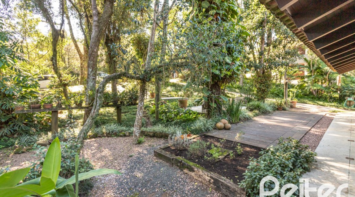 Casa em Condomínio à venda com 282m², 3 dormitórios, 1 suíte, 3 vagas, no bairro Cavalhada em PORTO ALEGRE