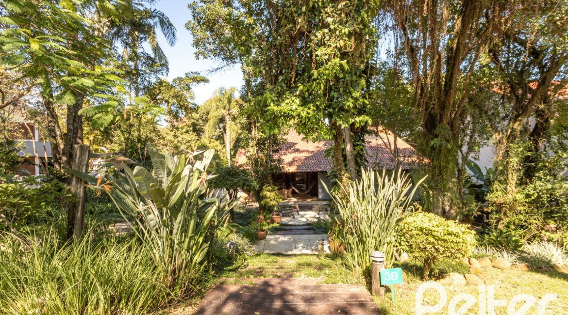 Casa em Condomínio à venda com 282m², 3 dormitórios, 1 suíte, 3 vagas, no bairro Cavalhada em PORTO ALEGRE